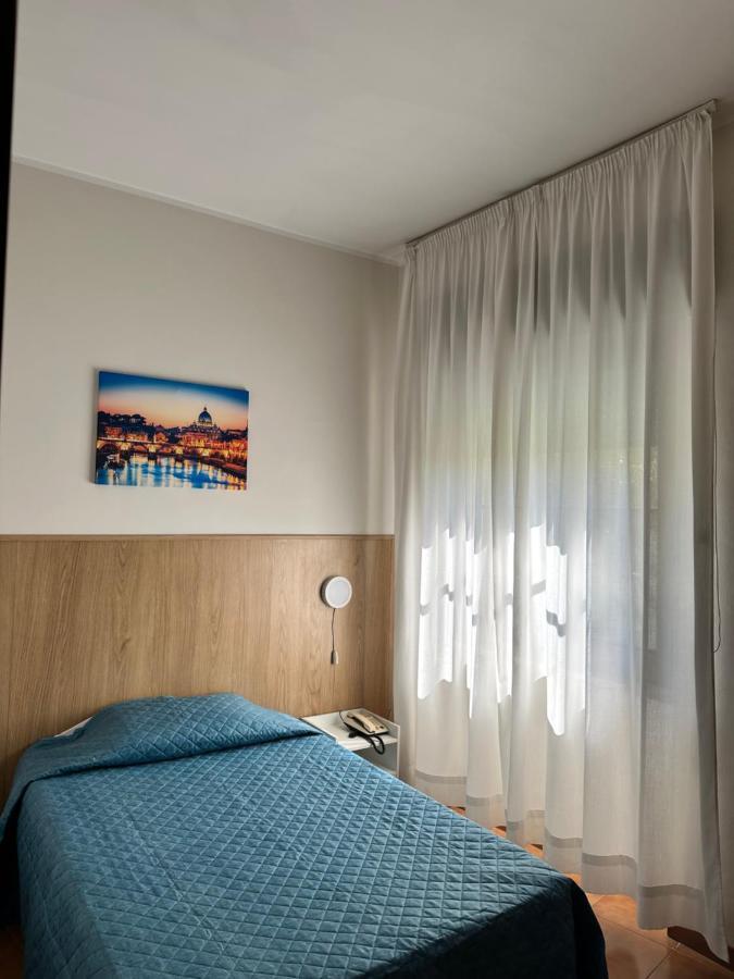 Oasi Santa Rosa Hotel Rome Exterior photo