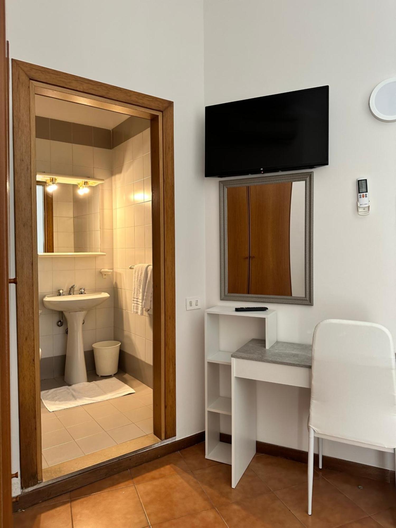 Oasi Santa Rosa Hotel Rome Exterior photo