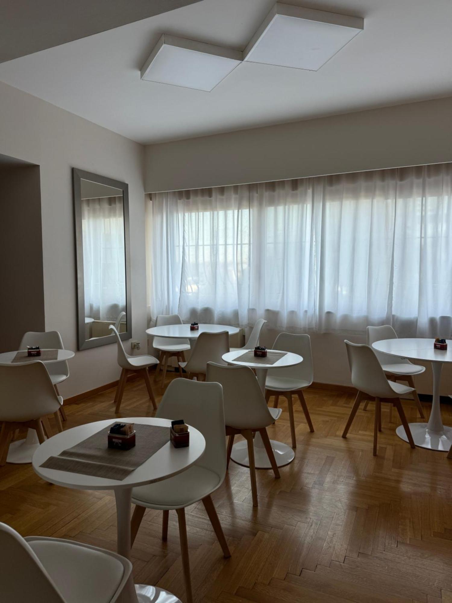 Oasi Santa Rosa Hotel Rome Exterior photo